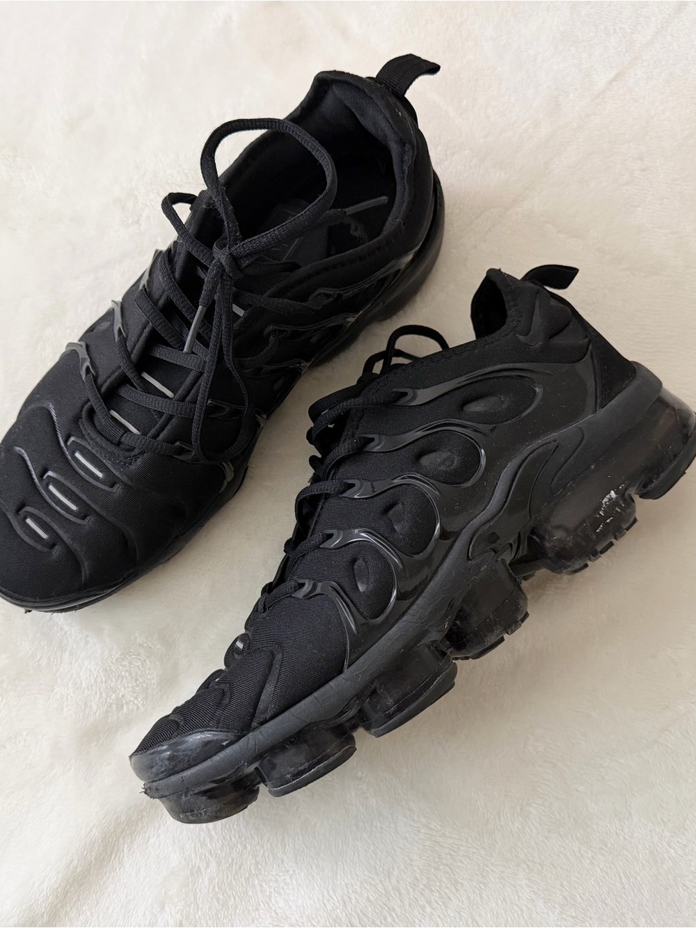 Men’s blacl/black vapor Max plus
